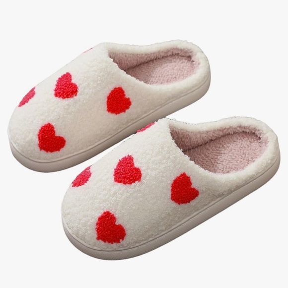 None Shoes - NWT Heart Slippers faux sheepskin size 6 cream and red Valentine’s Day
